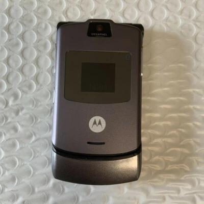 Unlocked Motorola RAZR V3 Unlocked Flip GSM Bluetooth MP4 video Mobile Phone - Image 1 of 4