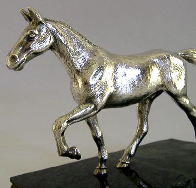 GRAN FIGURA DE ESCRITORIO CABALLO PLATA ESTERLINA INGLESA 856g 1974 caza carreras 6+ pulgadas Foto 1 de 4