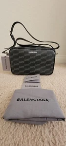 BNWT 100% Auth Balenciaga Signature Medium Camera Bag BB Monogram Canvas Black - Picture 1 of 9