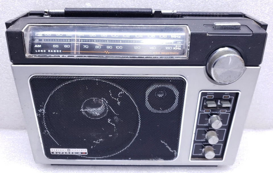 Radio AM/FM de colección GE General Electric Superadio II modelo 7-2885B #99 Foto 1 de 4