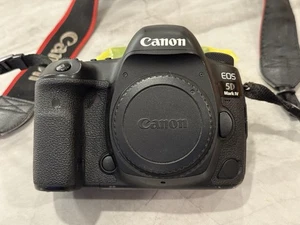 Canon EOS 5D Mark IV 30.4MP Digital SLR Camera - Black (Body Only) - Picture 1 of 2