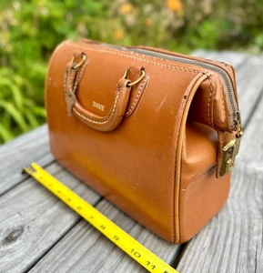 Mid Century Vintage Brown Doctor Bag Leather Satchel Stiff Crest Caramel Brown - Picture 1 of 12