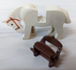 Lego 4493c01pb04 Minifigura de Caballo Ojos Negros Pupilas Blancas Brida Naranja Oscuro - Imagen 1 de 3