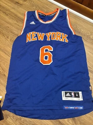 Camiseta para hombre Kristaps Porzingis New York Knicks #6 Adidas azul y naranja NBA Foto 1 de 4