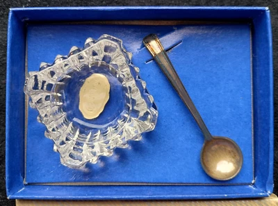 Lote 9 de colher de sal vintage Westmorland prata esterlina e adega de sal aberta de cristal - Imagem 1 de 4