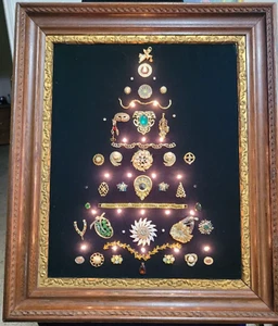 Unique Lighted Christmas Tree Collage Picture Illuminating Vintage Jewelry OOAK - Picture 1 of 10