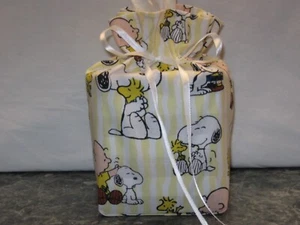 Charlie Brown & Snoopy on yellow cotton fabric handmade, square tissue box cover - Picture 1 of 2
