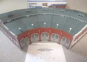 Bachmann Scala HO Five Bay Roundhouse (senza binario) #45020 - Con scatola ~ TS - Foto 1 di 9