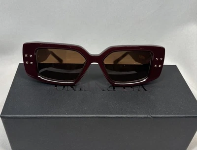 Gafas de sol Valentino Garavani Cinque con tachuelas rectangulares de acetato y titanio Foto 1 de 4