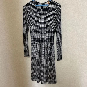 Tory Burch Silk 100% Long sleeve Dress Size S Black Good Condition HN6328 - Picture 1 of 3