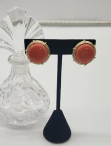 Marvella Goldtone And Coral "Button" Style Earrings Retro Clip Vintage - Picture 1 of 3