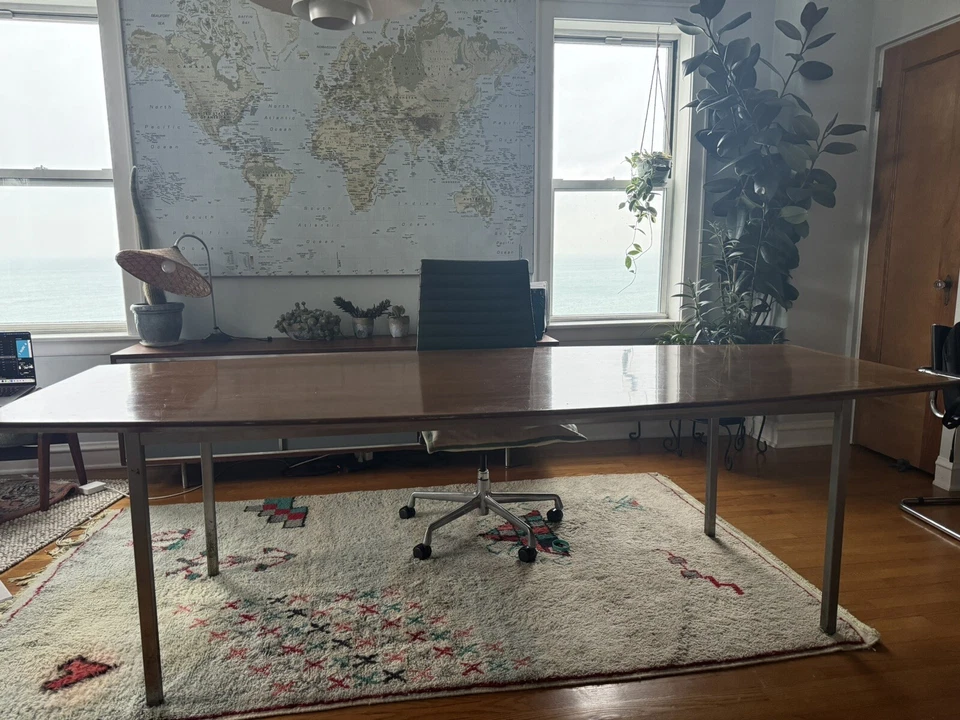 Mesa de escritorio Florence Knoll modelo 580 mediados de siglo  Foto 1 de 4