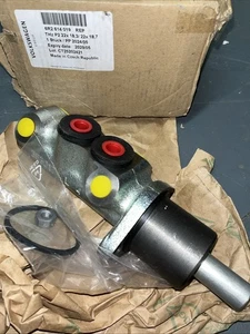 New Genuine VW Brake Master Cylinder fits VW POLO Golf Mk1 191611019 192611019 - Picture 1 of 5