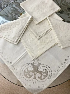 SIX VINTAGE ALL WHITE SPANISH LACE TABLE NAPKINS ~14" x 14" CORNER DESIGN - Picture 1 of 3