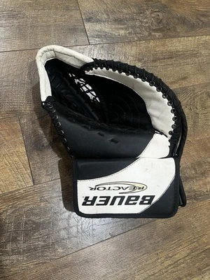 Bauer Reactor Goalie Catching Glove Mitt Regular Black & White - Image 1 of 4