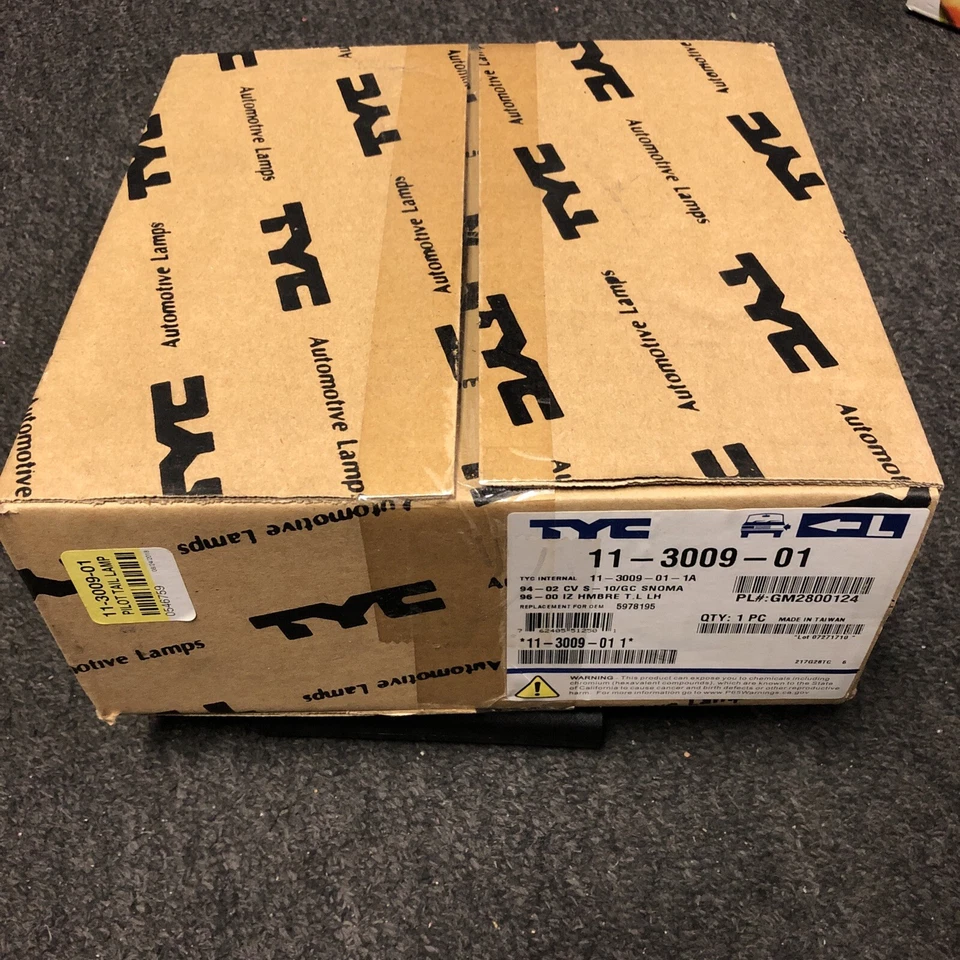 Lente y carcasa de luz trasera Pilot TYC, lado del conductor 11-3009-01, Chevrolet/Gmc/isuzu Foto 1 de 1