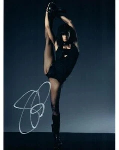 Sofia Boutella Signed 8x10 Photo MUST SEE very nice autographed + COA - Bild 1 von 1