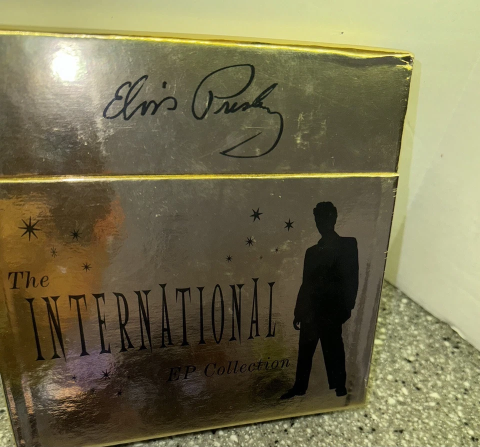 Elvis Presley International EP Collection 11__ 7" Vinyls 2001 Box Set New sealed - Image 1 of 3