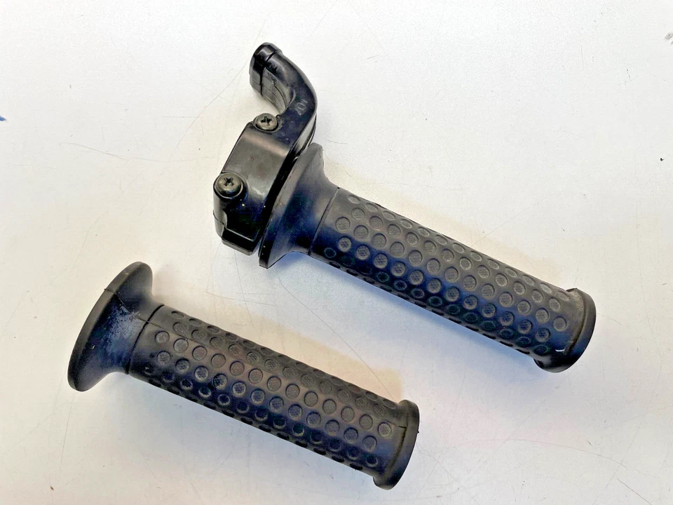 Yamaha TDM850(4TX) 1996 Gasgriff mit Halter 3XW262810100 - Imagem 1 de 4