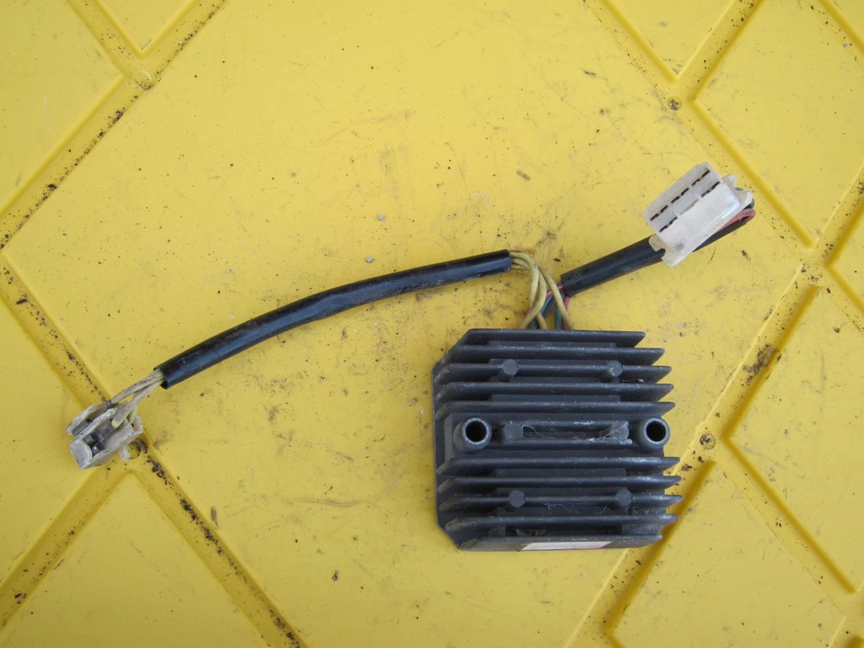 Honda CX500C 1980 personalizado OEM RECTIFICADOR REGULADOR DE VOLTAJE Foto 1 de 1