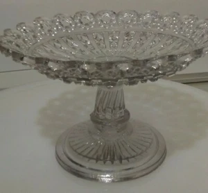 VINTAGE PRESSED GLASS HIGHLY DETAILED CENTERPIECE/COMPOTE  - Picture 1 of 8