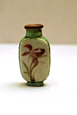 Garrafa de rapé chinesa antiga pintada à mão porcelana com motivo floral por volta do século 19 - Imagem 1 de 4