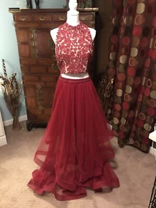 City Triangles Burgandy Abendkleid 2 Stück * Damen 13 gebraucht - Bild 1 von 7