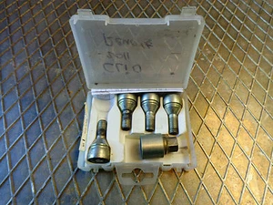 RENAULT CLIO 2005 - 2012 SET RADVERRIEGELUNGSMUTTERN MIT SCHLÜSSEL ORIGINAL OEM - Bild 1 von 2