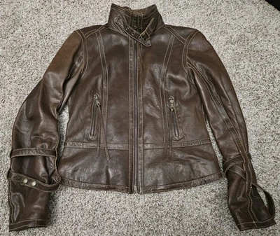 Chaqueta Marc New York by Andrew Marc de cuero marrón con cremallera completa para mujer talla pequeña   Foto 1 de 4