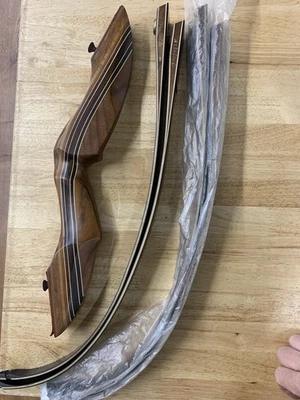 Ciervo rojo Samick recurvo LH 40 lb Foto 1 de 4