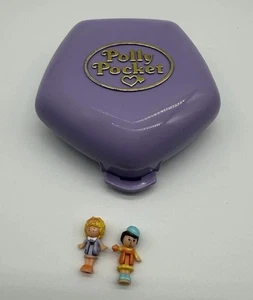Polly Pocket Vintage 1992 POLLY AT THE BURGER STAND w/ 2 Figures - Picture 1 of 5