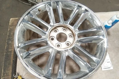 2014 Escalade ESV OE Wheel 22x9 14 Spoke Opt S85 Chrome Cadillac - Image 1 of 4