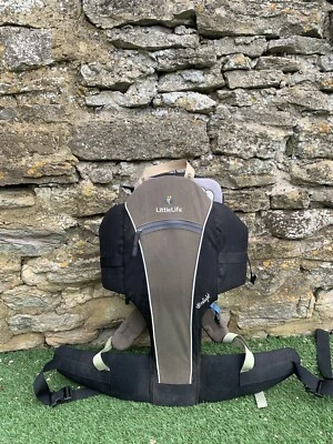 Mochila portabebés ultraligera Littlelife negra gris Foto 1 de 4