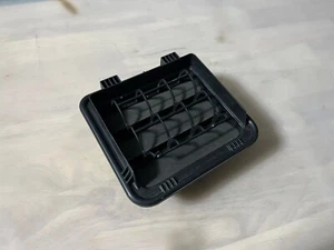 2017-2020 HYUNDAI ELANTRA REAR RIGHT PASSENGER QUARTER PANEL PRESSURE VENT OEM - Picture 1 of 4