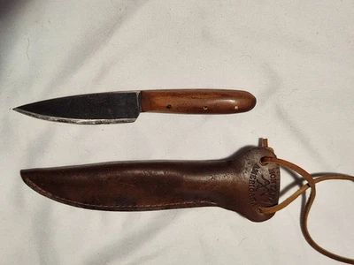 Cuchillo de parche de cuello estilo colonial con funda de cuero marrón Foto 1 de 2