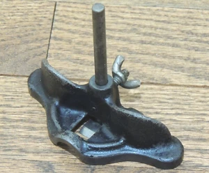 ROUTER PULGAR HIERRO 3 7/8" POCO COMÚN - HERRAMIENTA DE MANO ANTIGUA - PLANO - Imagen 1 de 3