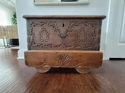 Antiguo cofre manta indonesio  Foto 1 de 4