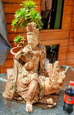 Dinastía Ming 1368-1644 Guanyin en talla de madera de león budista. Buen estado. Foto 1 de 4
