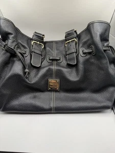 Bolso de hombro grande Dooney & Bourke de cuero granulado negro con cordón - Imagen 1 de 7