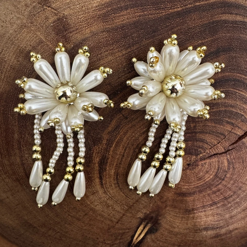 Pendientes de clip vintage con racimo de perlas Cha Cha cascada colgante tono dorado años 50 Foto 1 de 4