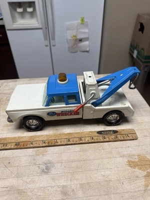 Vintage Nylint Wrecker Tow Truck Pressed Steel Pre-Owned - Image 1 of 4