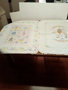 Konvolut 2 handbestickte Babydecken - Bild 1 von 9
