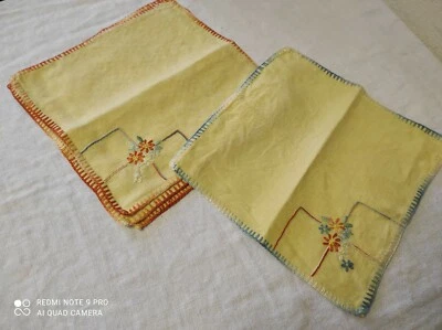 Textile ancien 4 Serviettes de table en coton brodé  23 x 23 cm - Photo 1/4