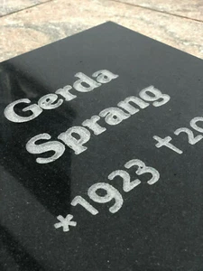 Grabstein Urnengrabstein Liegestein 40/40/6cm schwarz inkl. vertiefter INSCHRIFT - Bild 1 von 12