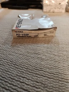 Keyence, PZV32P, Square Reflective M8 Reflector Type, PNP - Picture 1 of 6