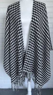 MODA BUFANDA PATA DE GALLO RUANA ABRIGO PONCHO SUÉTER FLECOS RIBETE BLANCO Y NEGRO Foto 1 de 4