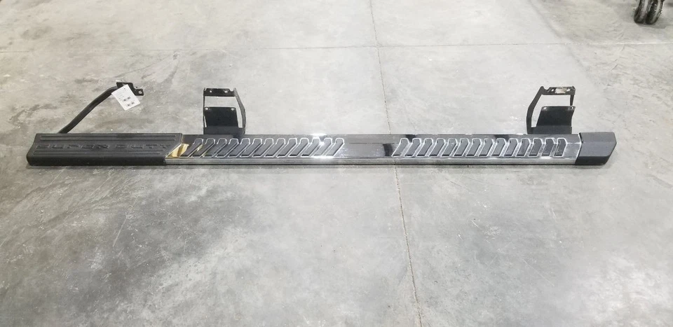 21 FORD F250 SUPER DUTY XLT RUNNING BOARD PASSENGER CHROME CREW CAB EXTENDED Foto 1 de 4