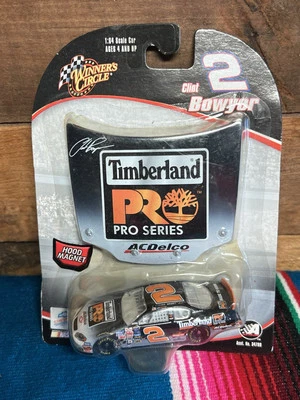Clint Bowyer 2005 #2 Timberland escala 1:64 coche con capó imán círculo de ganadores Foto 1 de 4