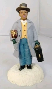 Village Square Mervyn’s Christmas Figur Vintage Traveling Dad and Gift 1996 - Bild 1 von 5
