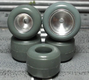 1/24 URETHANE SLOT CAR TIRES 2 pr XPG-22160FF GREY fit Cox Cucaracha etc - Picture 1 of 3